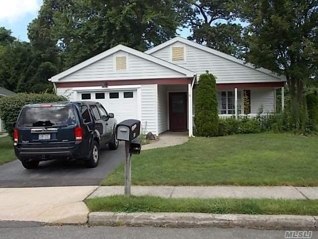 Property Photo:  14 Kingston Drive  NY 11961 