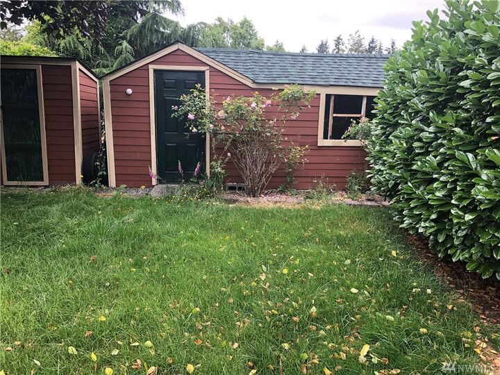 Property Photo: 962 Carl Ave WA 98277