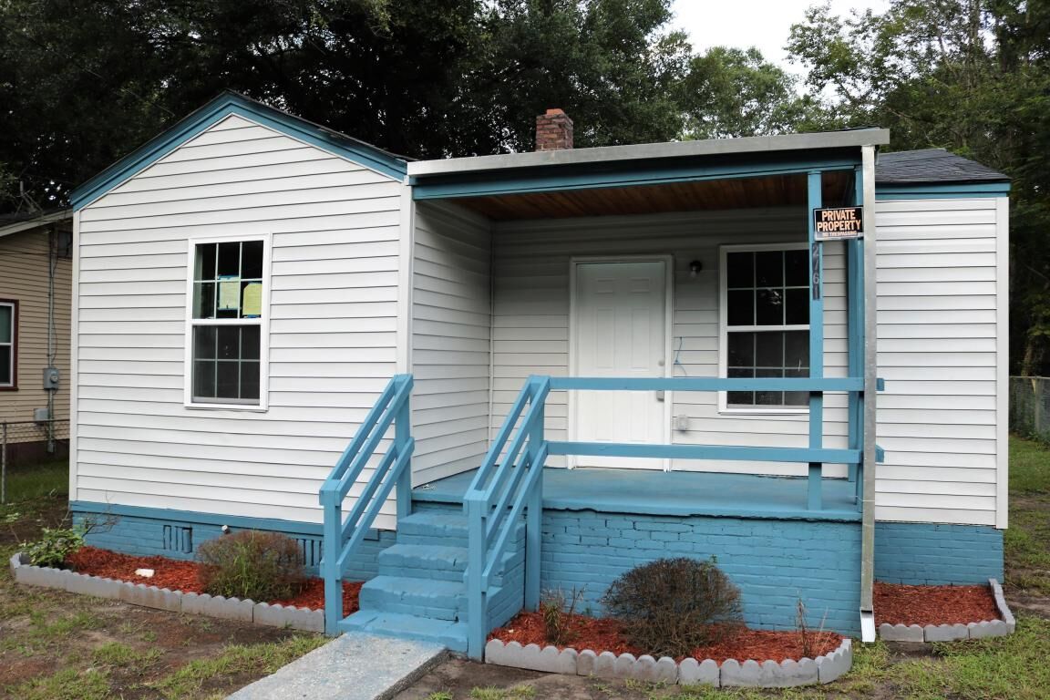 Property Photo: 2761 E Surrey Drive SC 29405