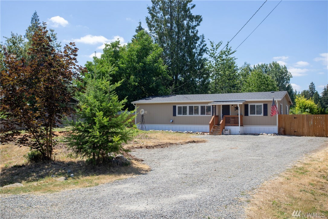 Property Photo:  9507 209th Avenue E  WA 98391 