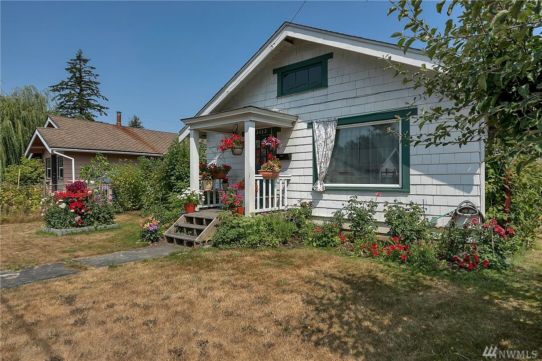 Property Photo:  3032 Meridian St  WA 98225 