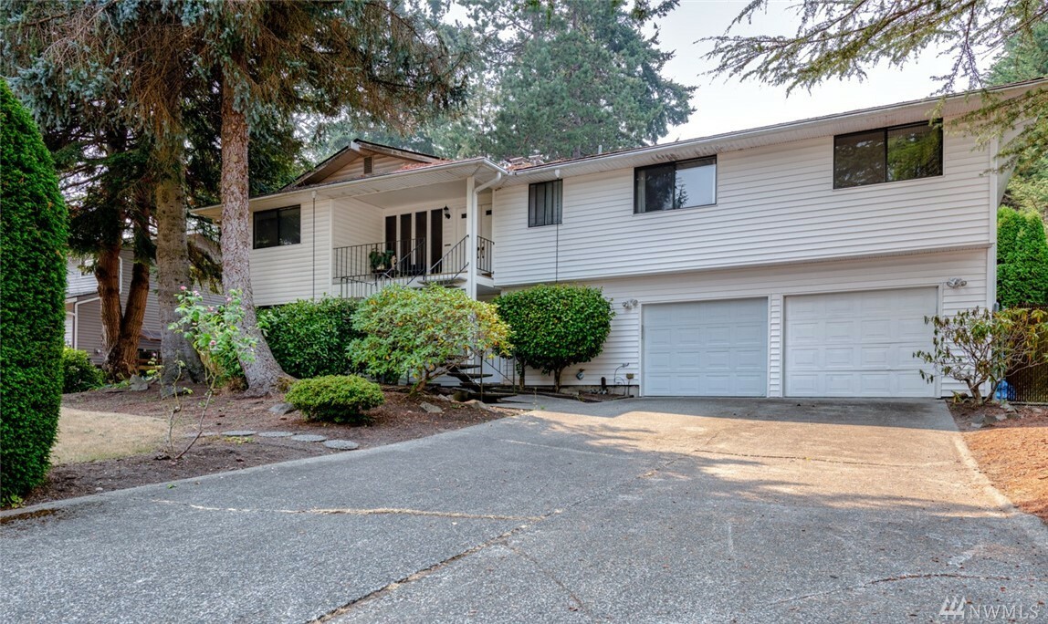 Property Photo:  9122 206th St SW  WA 98026 