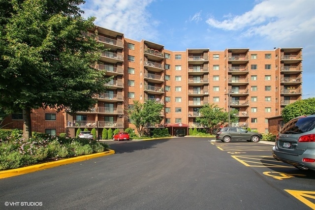 Property Photo:  1 Bloomingdale Place 617  IL 60108 