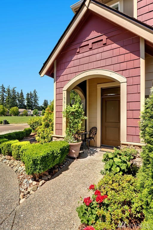 Property Photo:  13914 Northpointe Cir A  WA 98012 