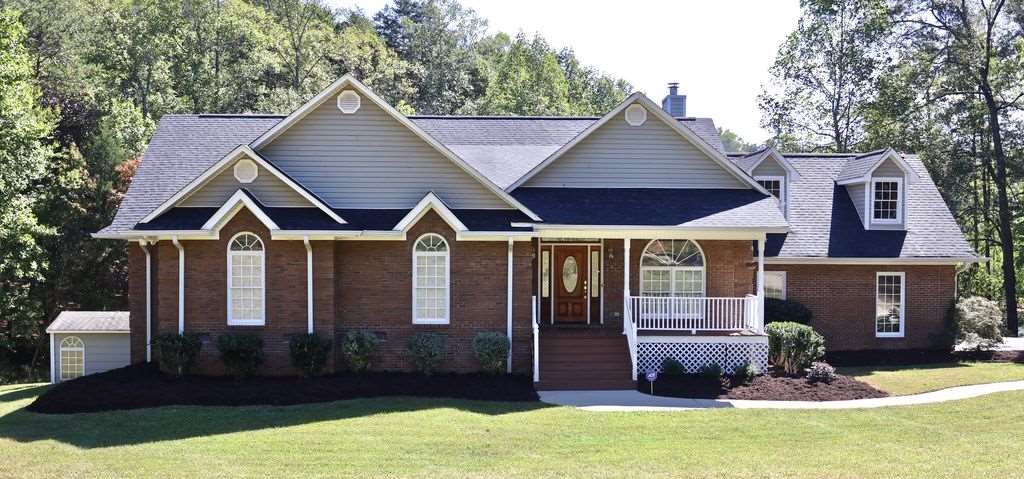 Property Photo:  103 Englewood Dr  SC 29349 