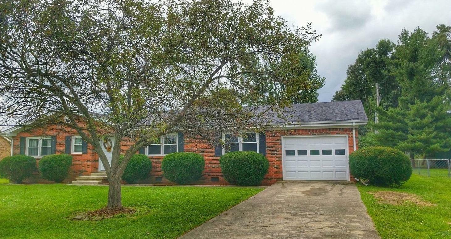 Property Photo:  302 Oakwood Drive  KY 40403 