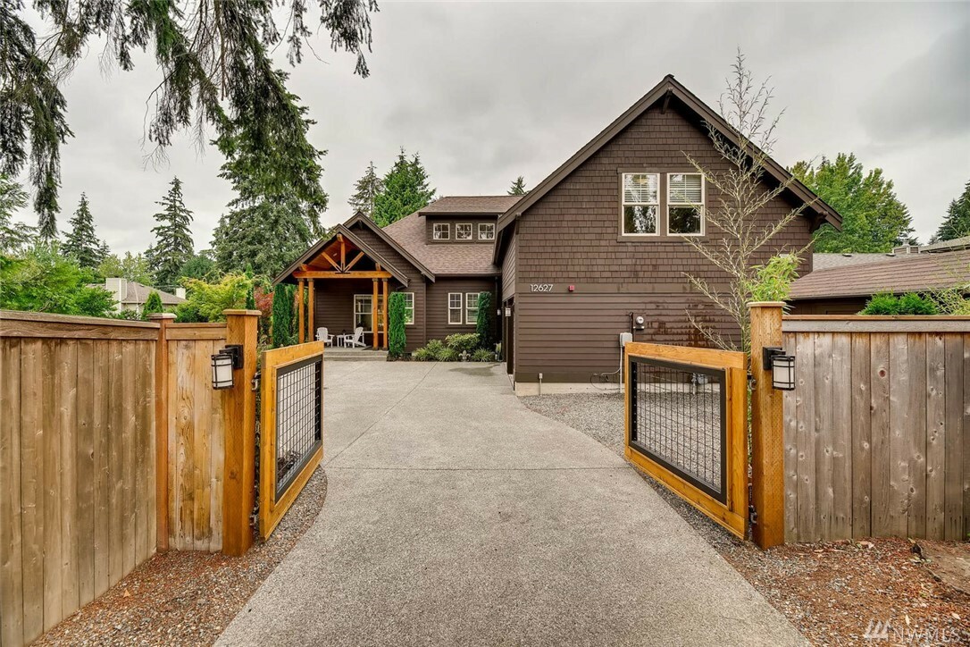 Property Photo:  12627 NE 106th Place  WA 98033 