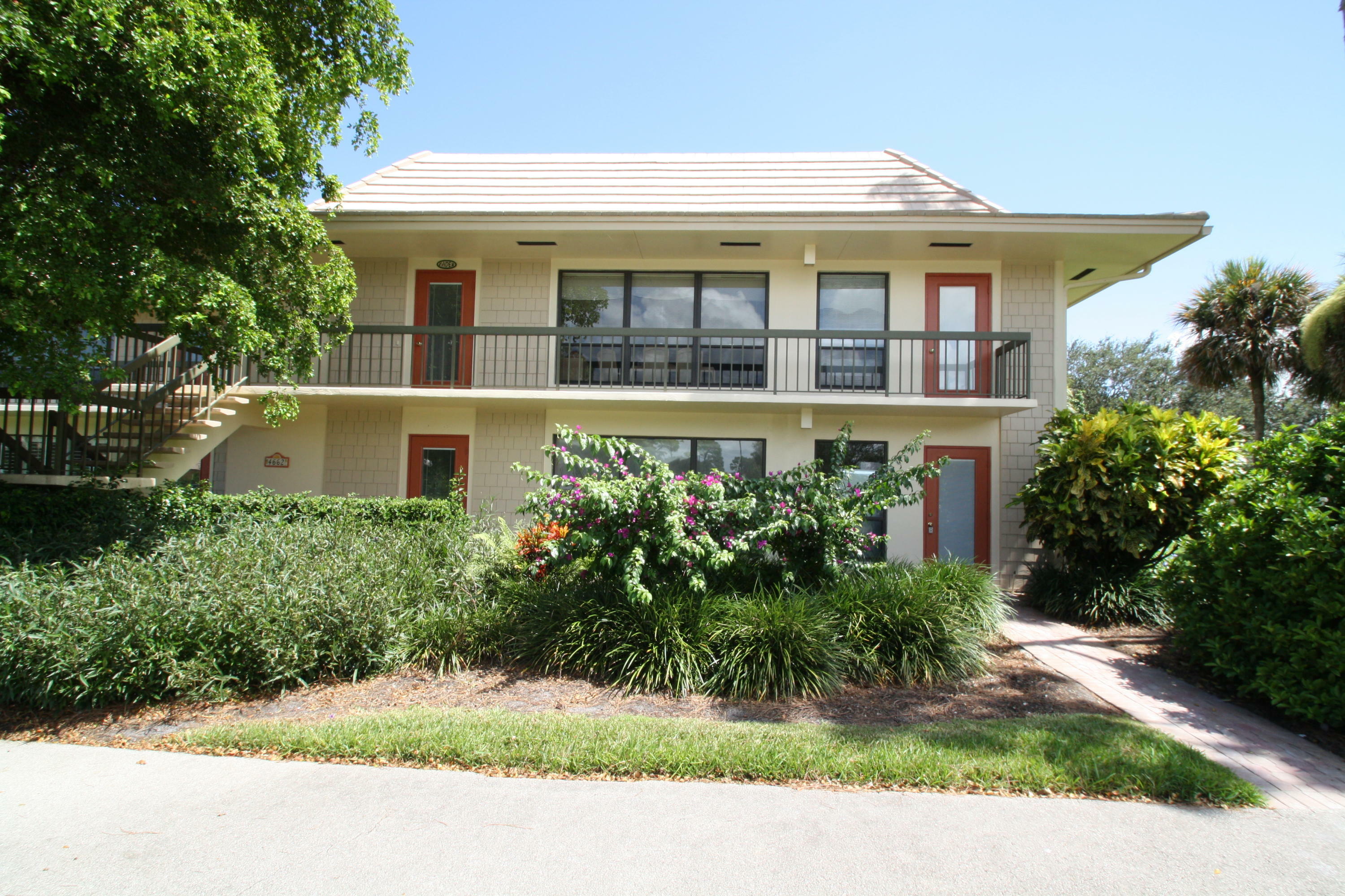 Property Photo: 4664 Kittiwake Court Kingfisher S FL 33436