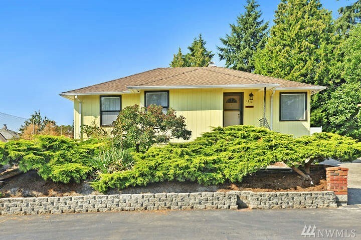 Property Photo:  1214 S 120th  WA 98168 