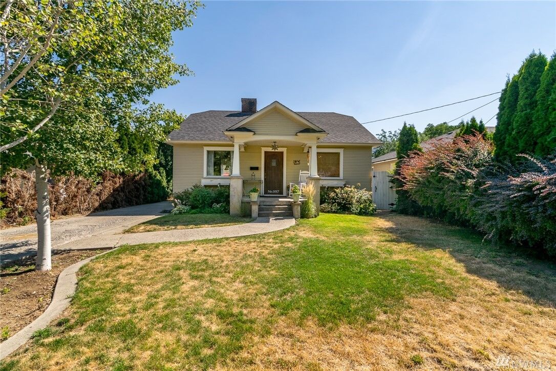 Property Photo:  1017 Castlerock Ave  WA 98801 