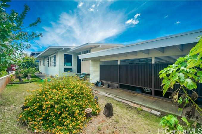 Property Photo:  704 Luakaha Street  HI 96816 