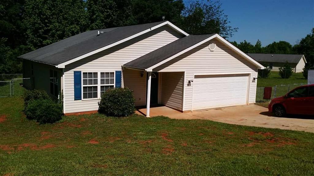 Property Photo:  104 Sweet Farm Road  SC 29621-6923 