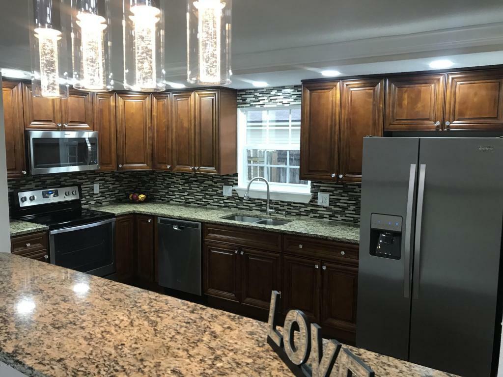 Property Photo: 4293 Walnut Bend FL 32257
