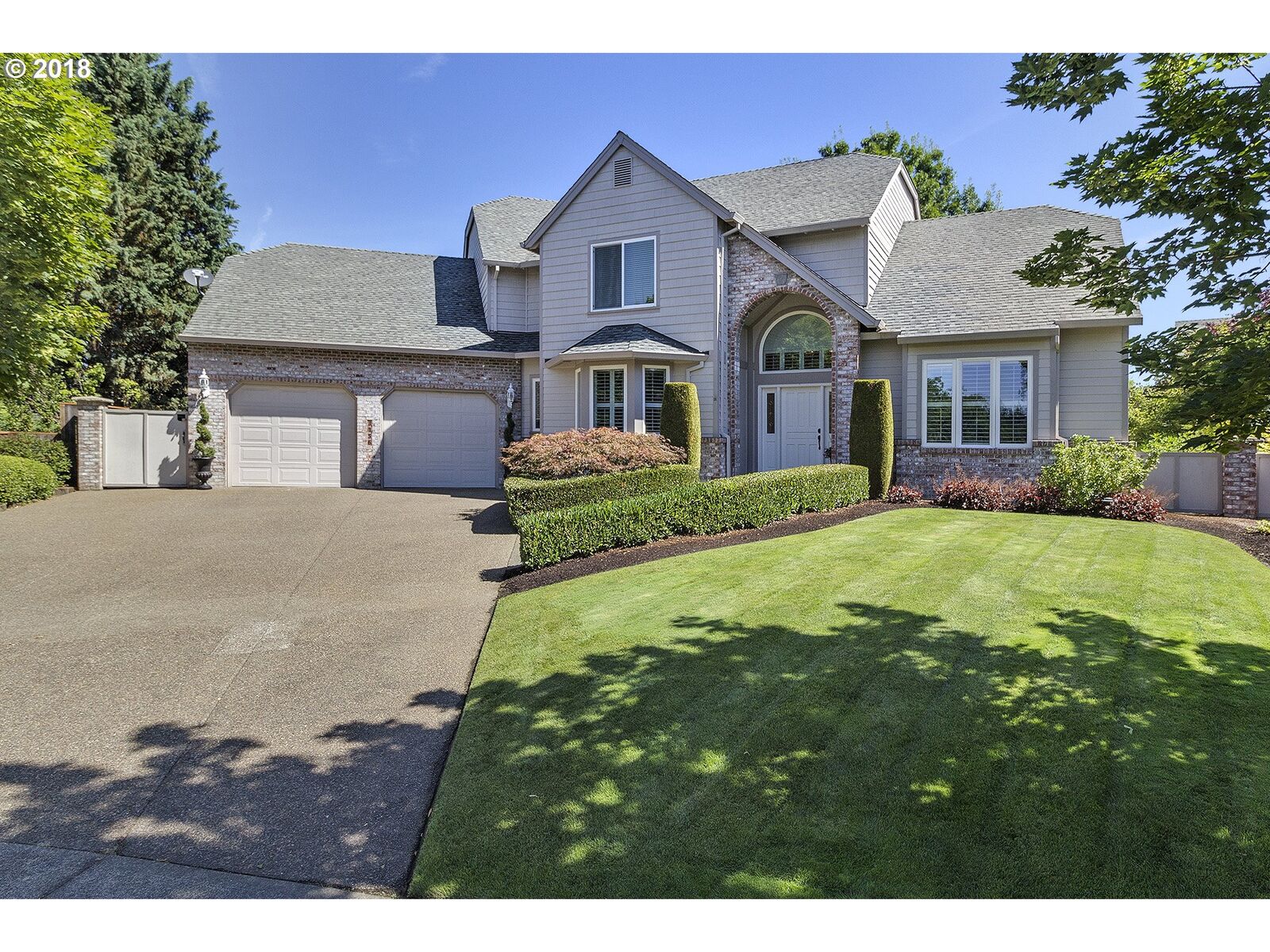 Property Photo: 3156 NE 11th Ct OR 97124