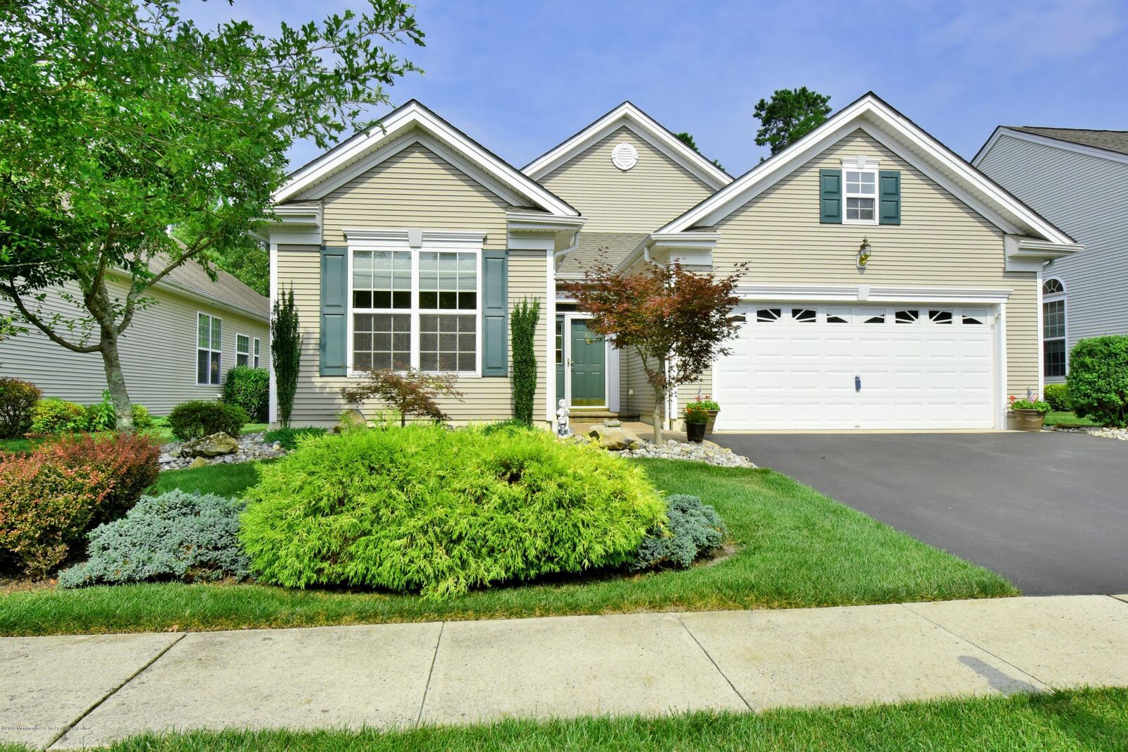 Property Photo:  81 Gables Way  NJ 08527 