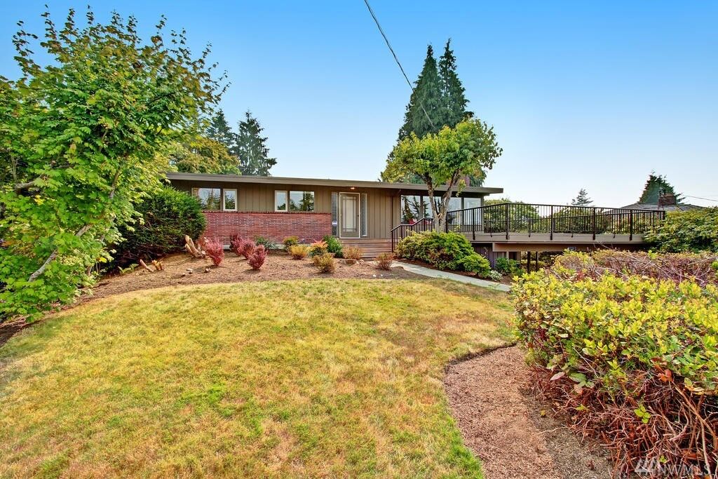 Property Photo: 856 Olympic Blvd WA 98203