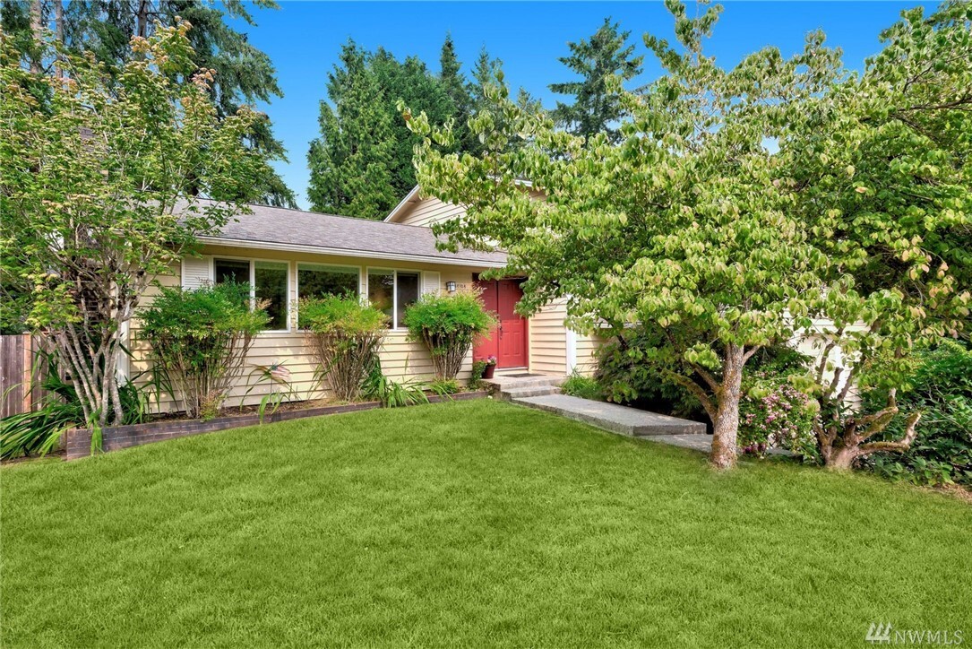 Property Photo: 14108 NE 62nd St WA 98052
