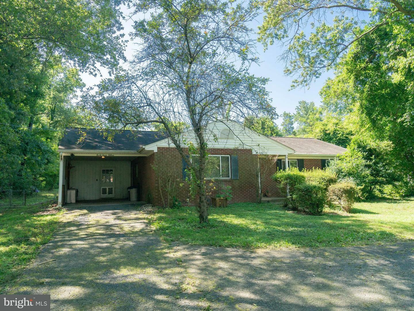 Property Photo: 4715 Pole Road VA 22309