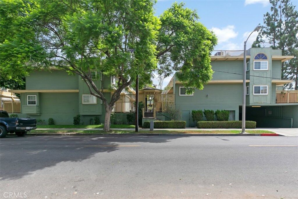 Property Photo: 809 N Spurgeon Street 5 CA 92701
