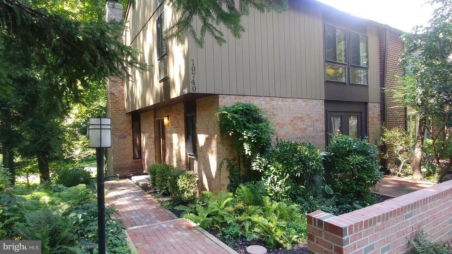 Property Photo: 10740 Faulkner Ridge Circle MD 21044