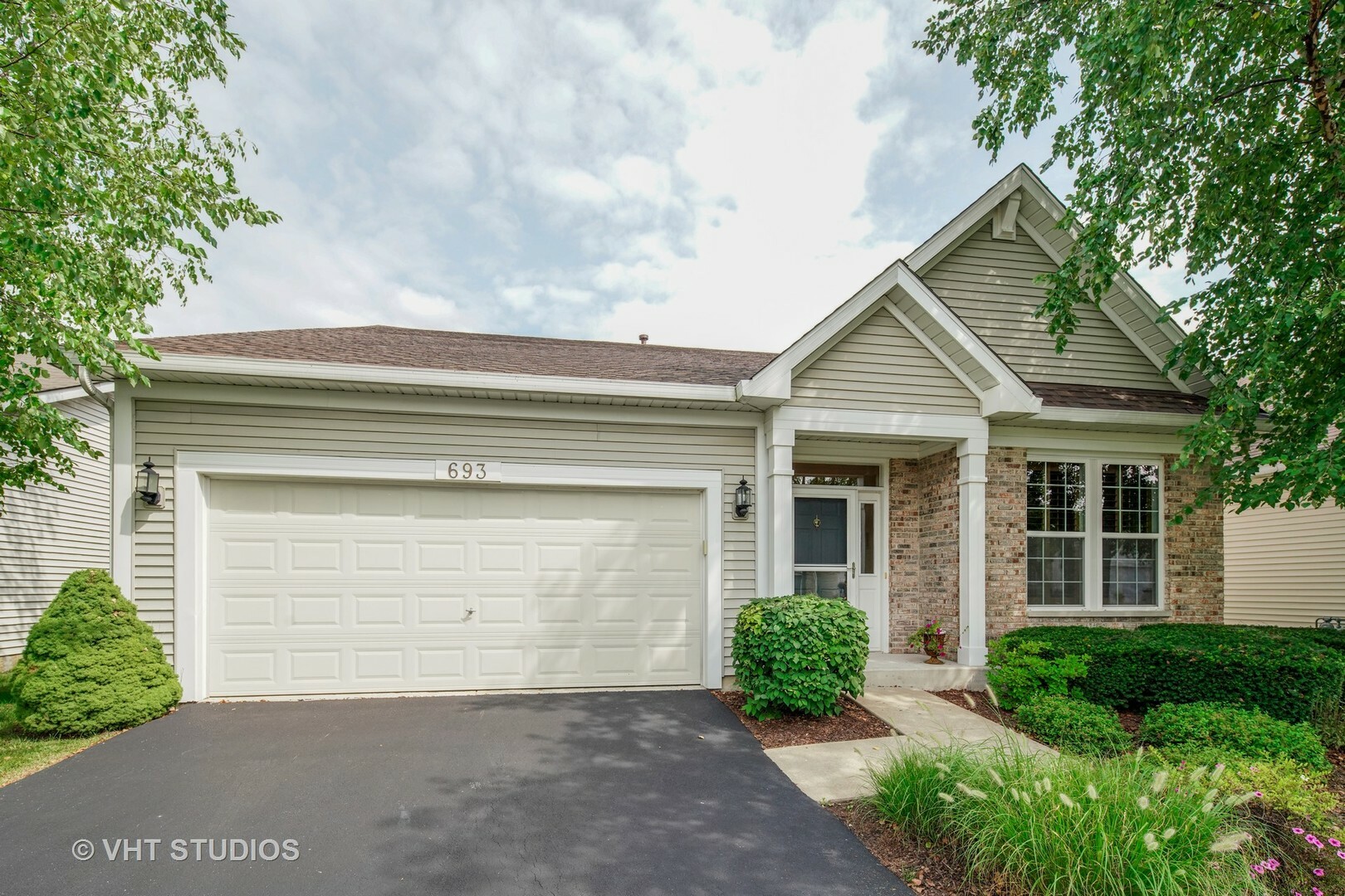 Property Photo: 693 South Mecosta Lane IL 60446