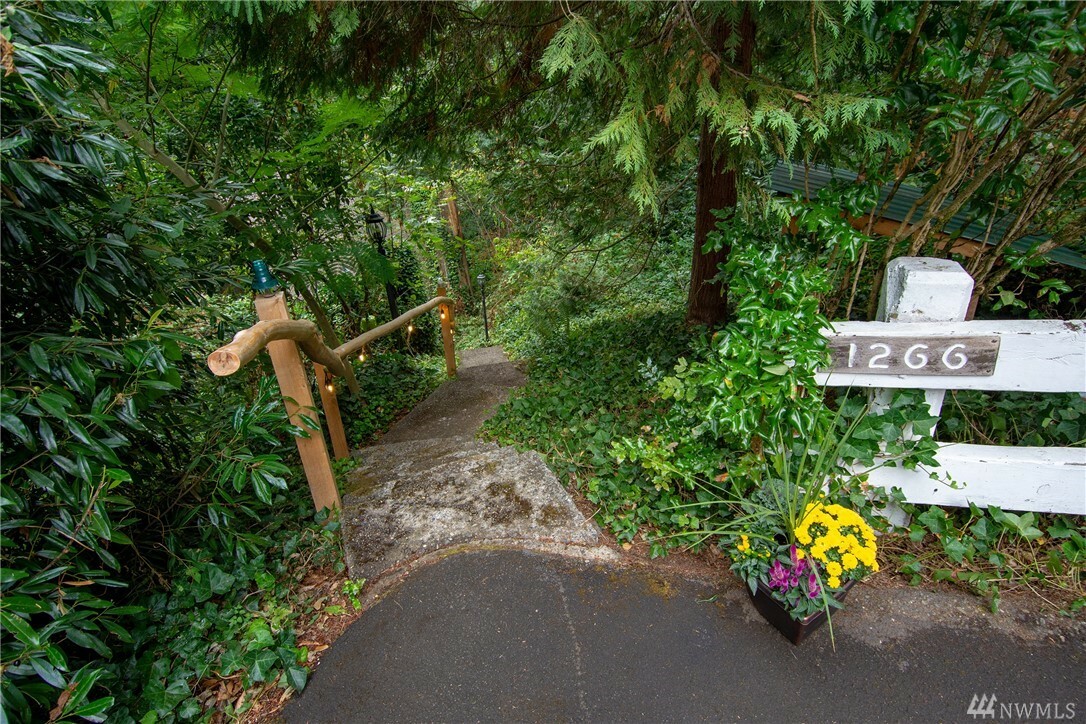 Property Photo:  1266 NE 105th St  WA 98125 