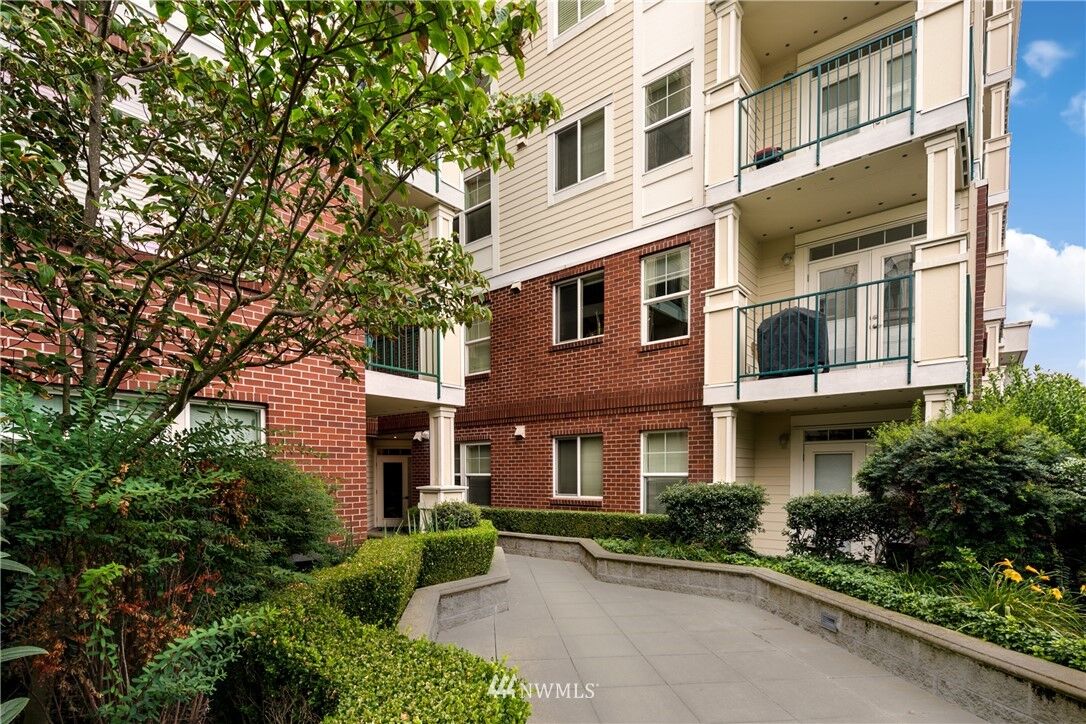 Property Photo:  530 4th Avenue W 105  WA 98119 