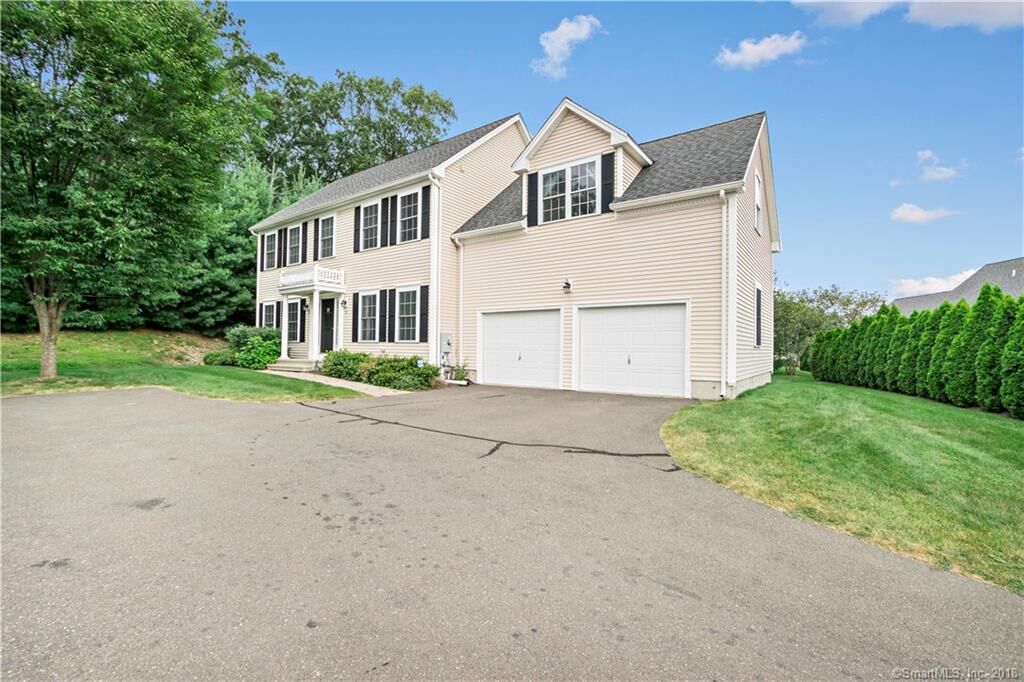 Property Photo: 9 Castlewood Drive 9 CT 06468