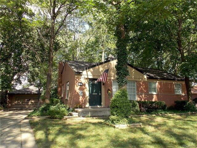 Property Photo: 11354 Hillcrest Street MI 48150