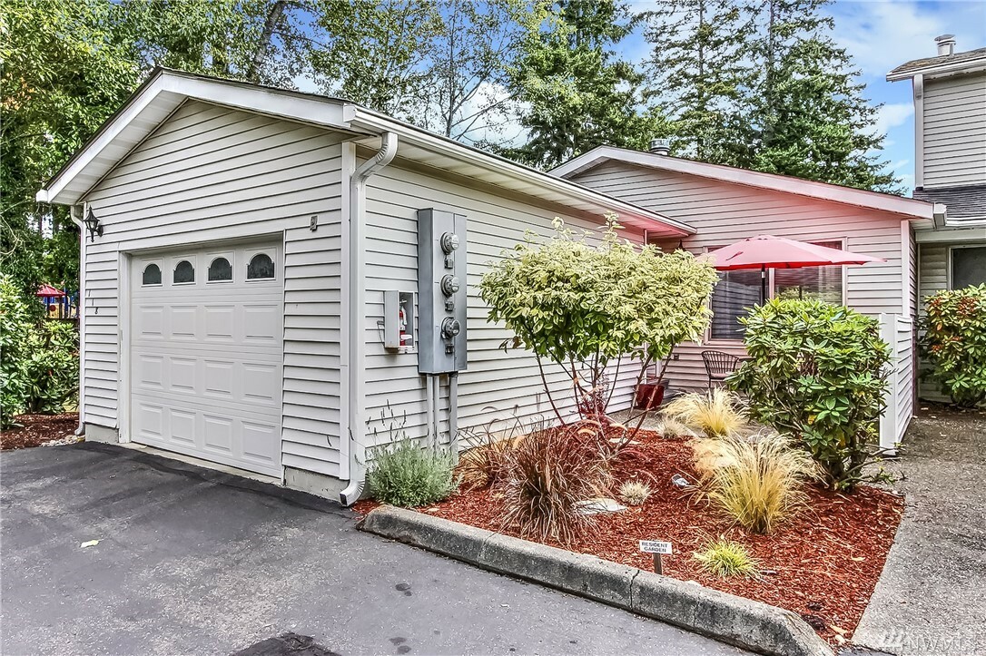 Property Photo: 118 S 324th Place 46 WA 98003