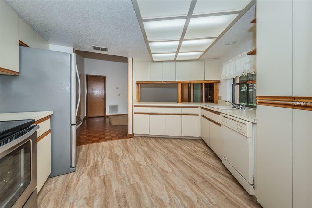 Property Photo:  1362 Riverside Drive  FL 34689 