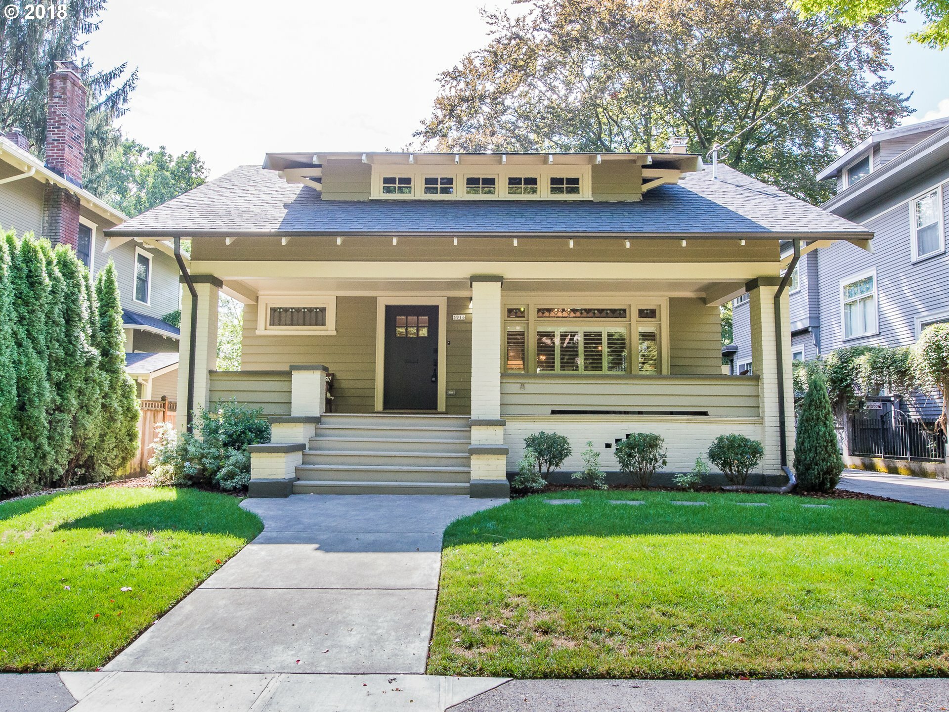 Property Photo: 3916 NE Davis St OR 97232