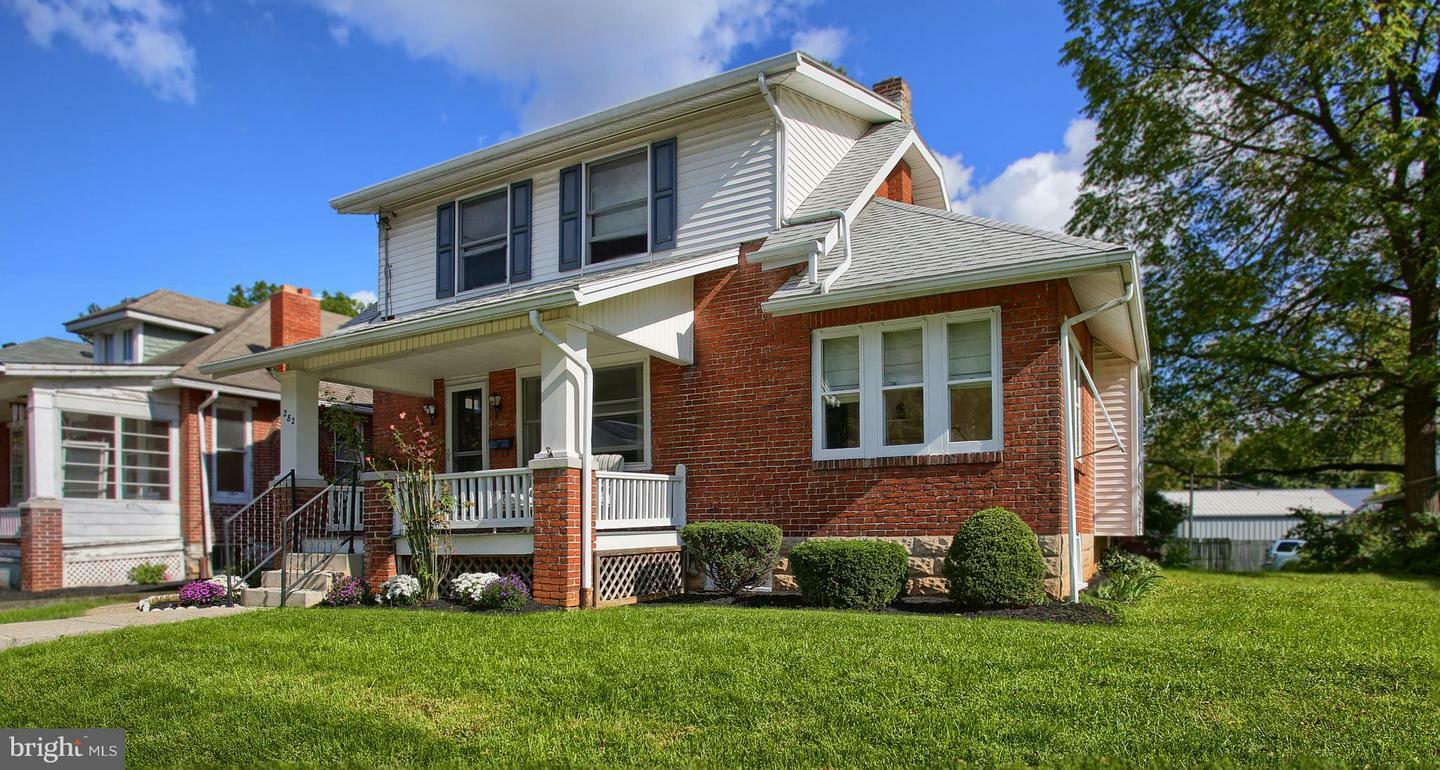 Property Photo:  282 Clark Street  PA 17043 