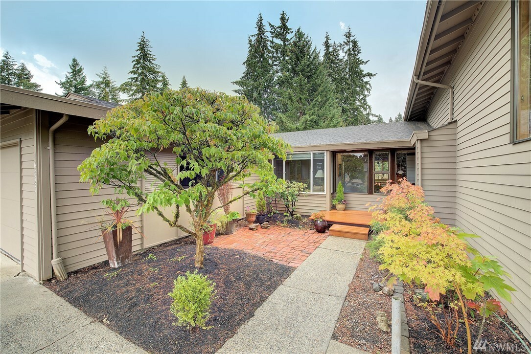 Property Photo: 16827 NE 32nd St WA 98008