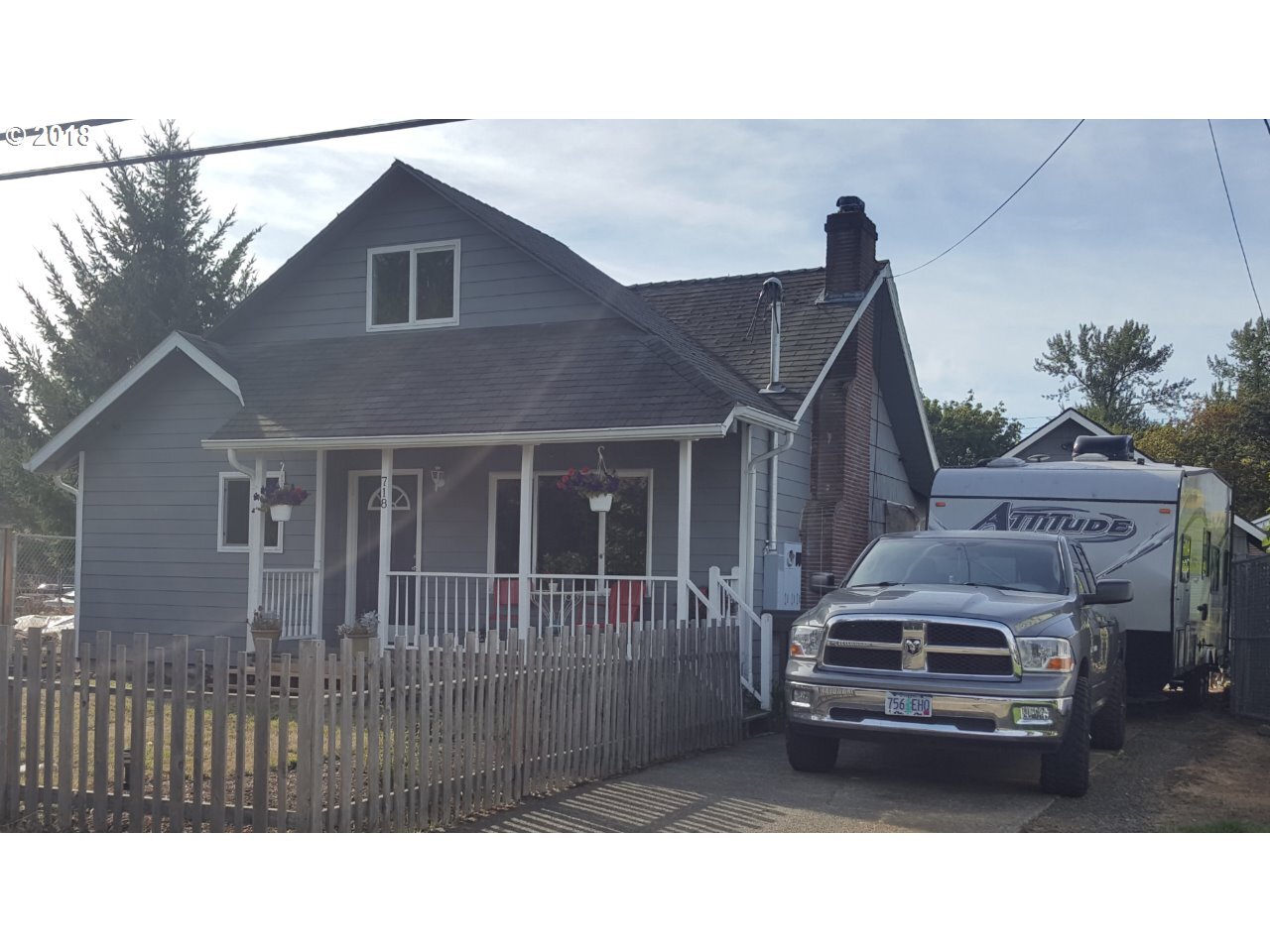 Property Photo:  718 NW Yamhill St  OR 97378 