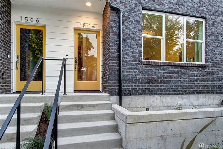 Property Photo:  1504 1st Ave N  WA 98109 