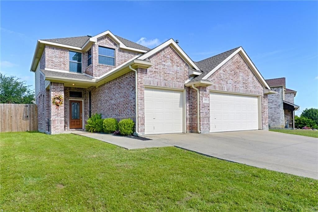 Property Photo:  1909 Fountain Spray Drive  TX 75098 