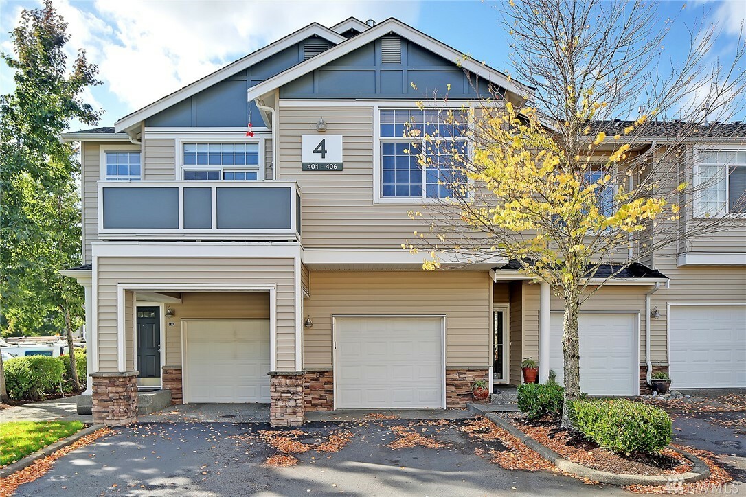 Property Photo:  1855 Trossachs Blvd SE 406  WA 98075 