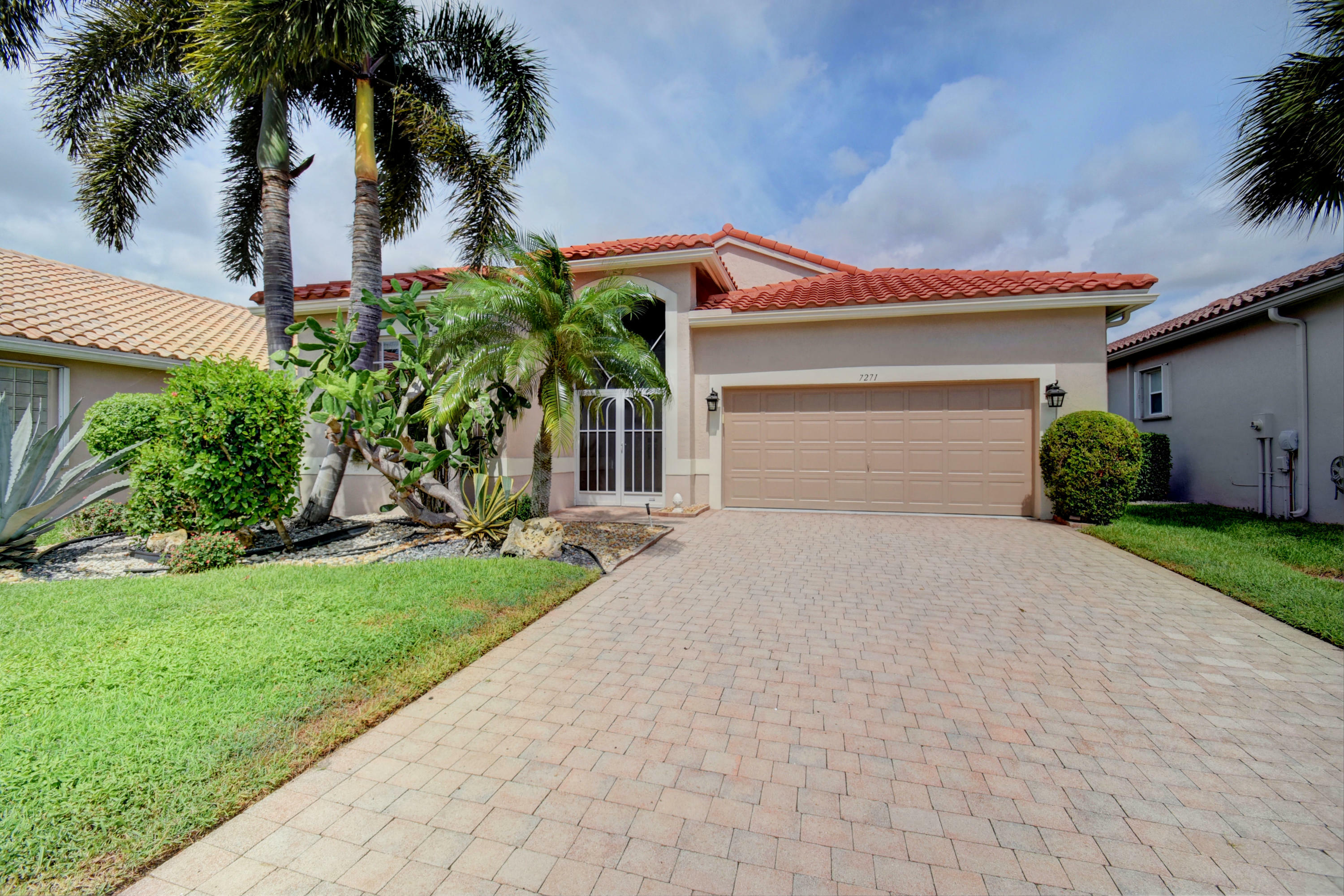 Property Photo:  7271 Toscane Court  FL 33437 