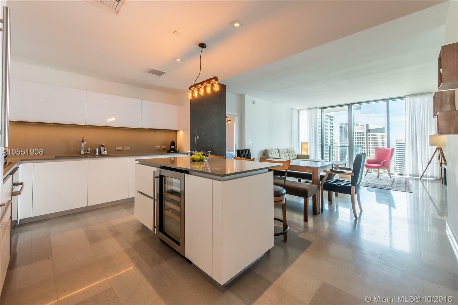 Property Photo: 88 SW 7th St 3707 FL 33130