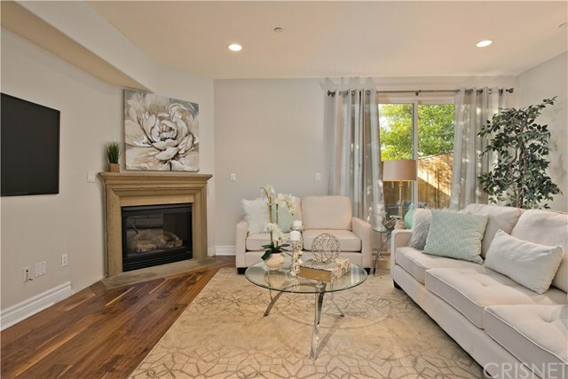 Property Photo:  5753 White Oak Avenue 14  CA 91316 