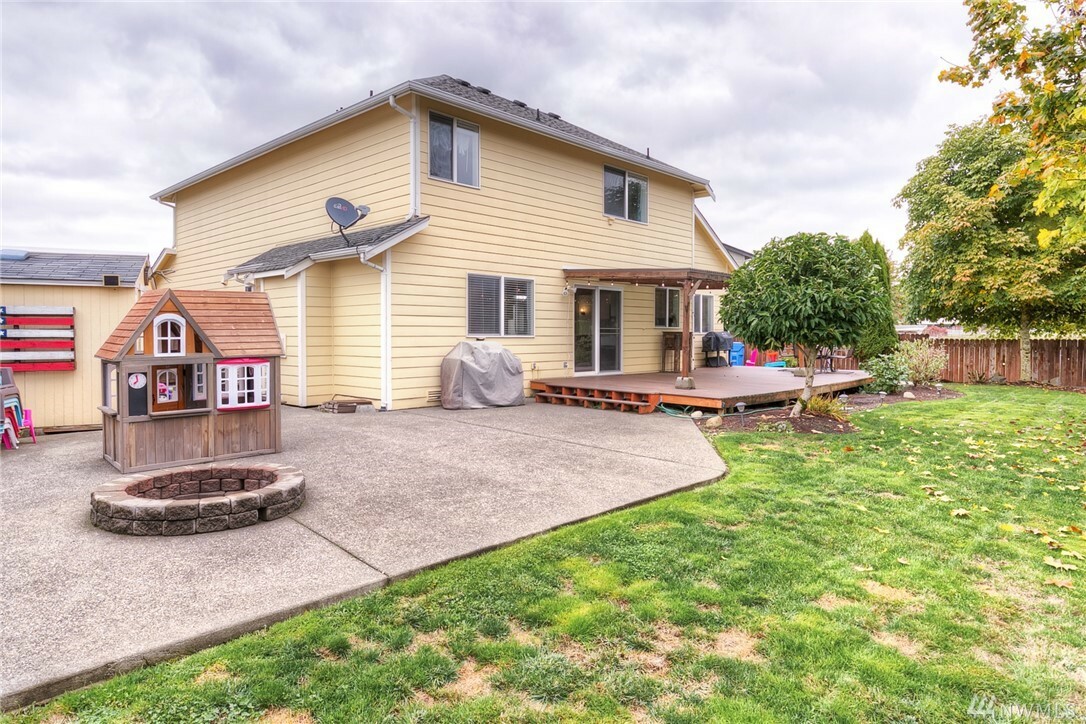 Property Photo: 10618 232nd Ave E WA 98321