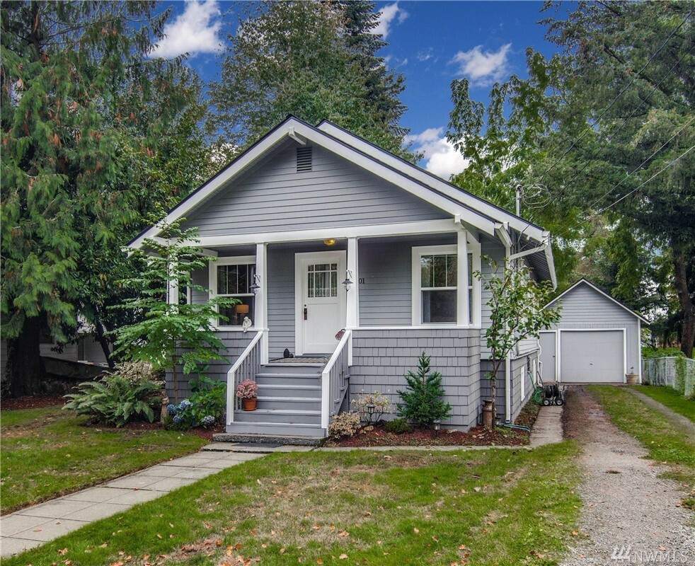 Property Photo:  39801 SE Walnut St  WA 98065 