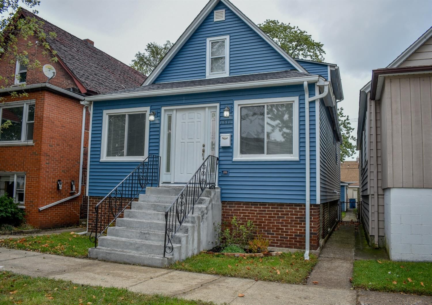 Property Photo:  1511 Myrtle Avenue  IN 46394 