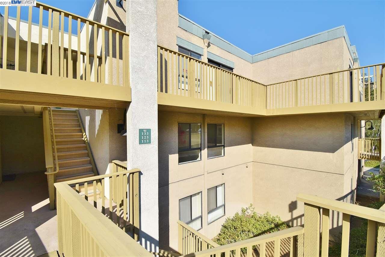 Property Photo:  2505 Miramar Ave 123  CA 94546-2843 