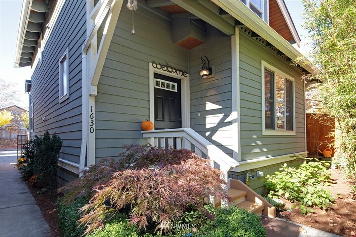 Property Photo:  1630 23rd Avenue  WA 98122 