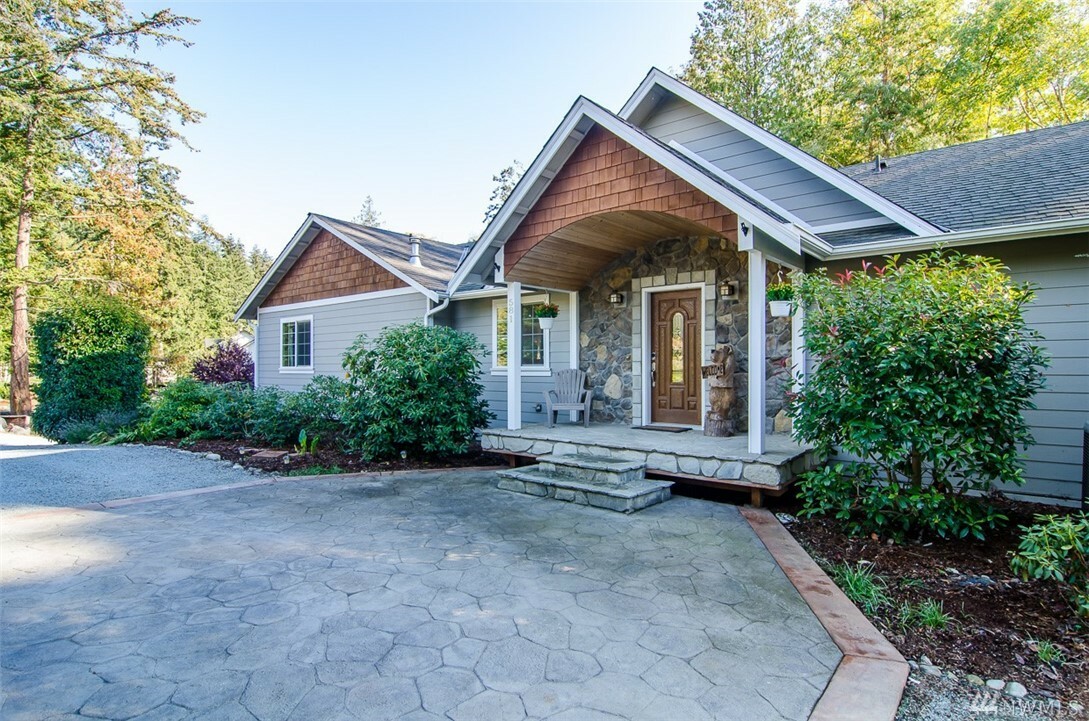 Property Photo:  581 W Camano Hill Rd  WA 98282 