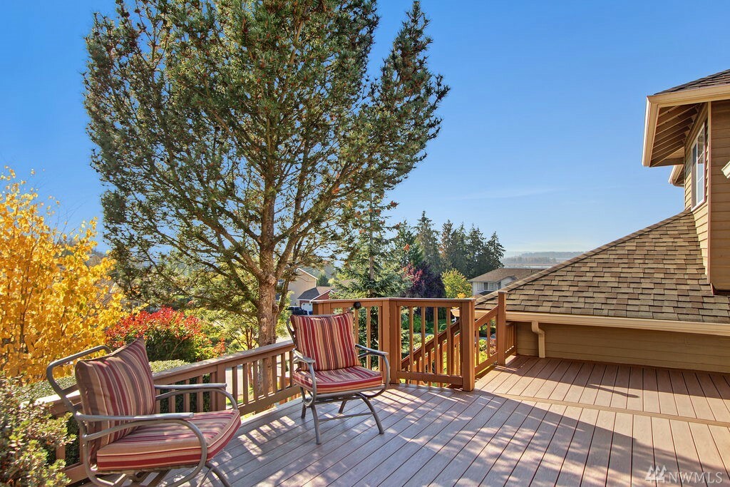 Property Photo:  6927 53rd Place NE  WA 98270 