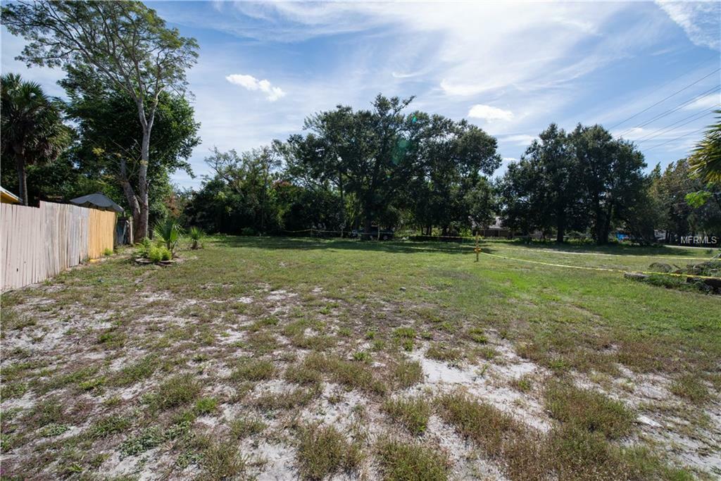 Property Photo:  207 N Maine Avenue  FL 32712 