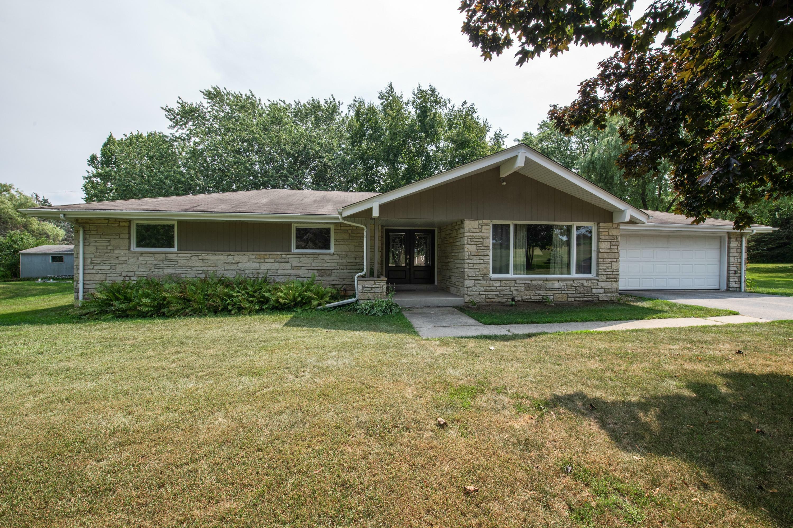 Property Photo:  1562 County Road V  WI 53024 